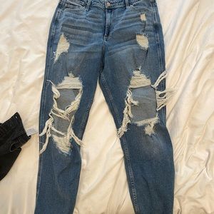 Hollister curvy high rise ripped mom jean plus 13 31w